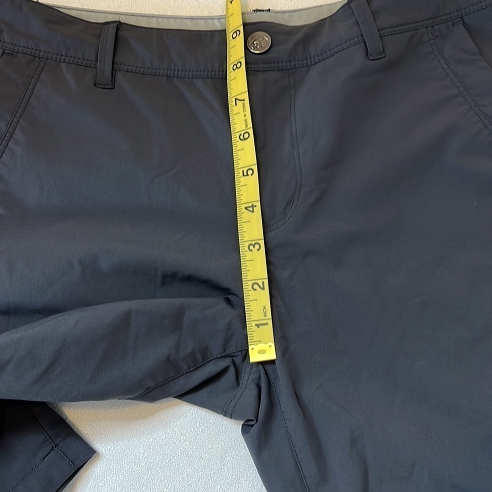 𝅺REI women’s charcoal color short, size 8 - Picture 7 of 7
